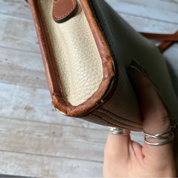 Authentic Vintage 1980s White Leather Crossbody Bag - Picture 7 of 14